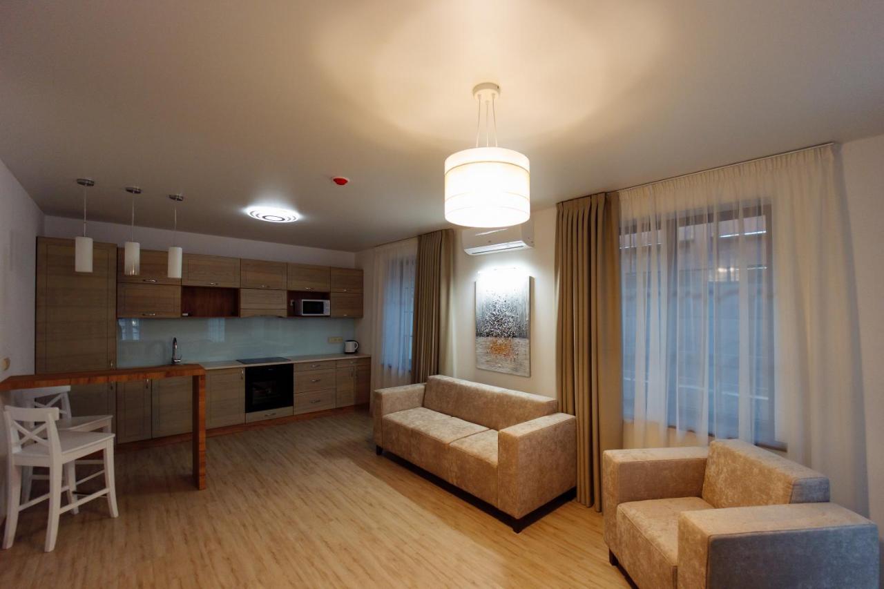 Waterloo Village Hotel *