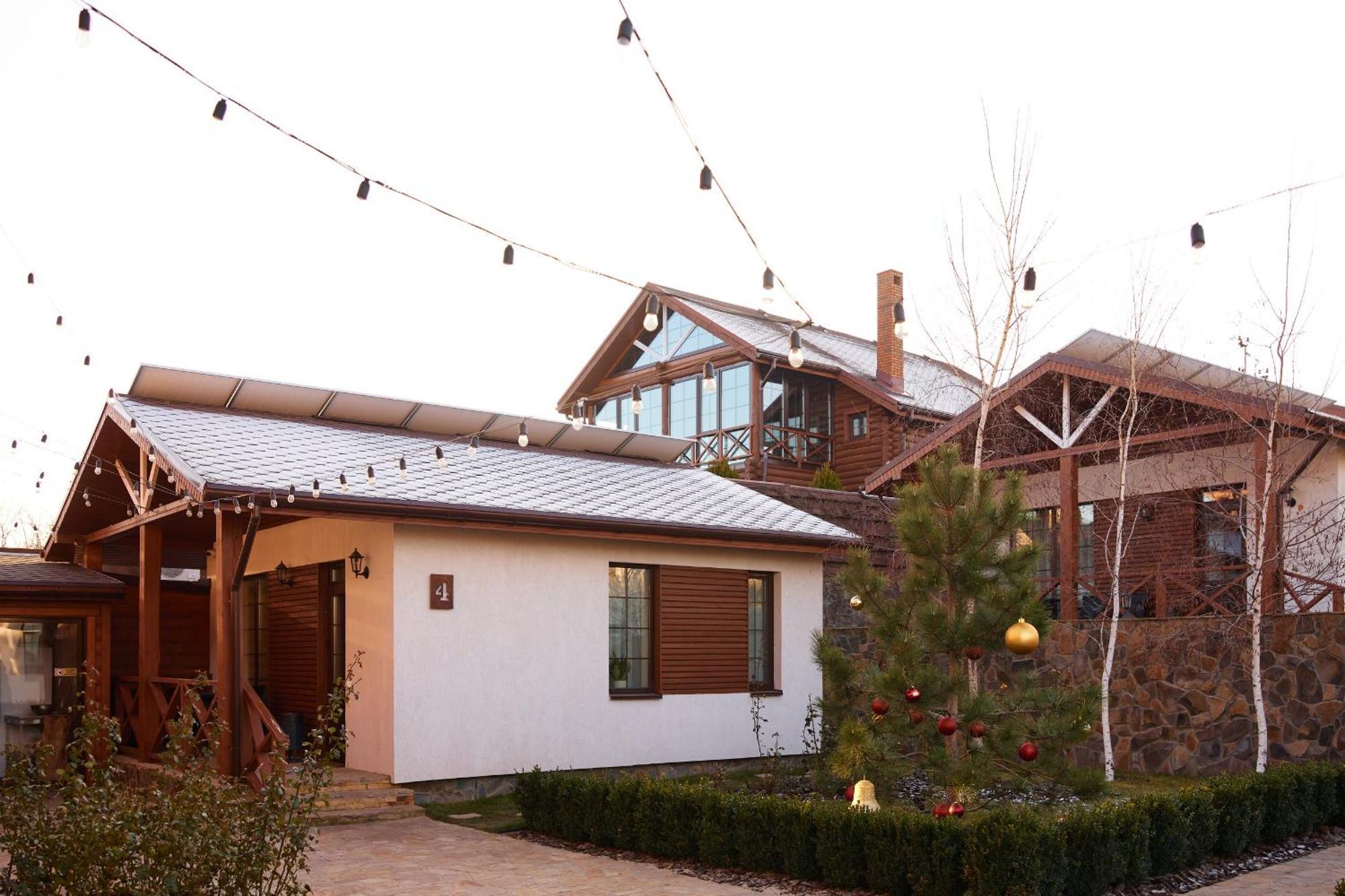 Waterloo Village Hotel *